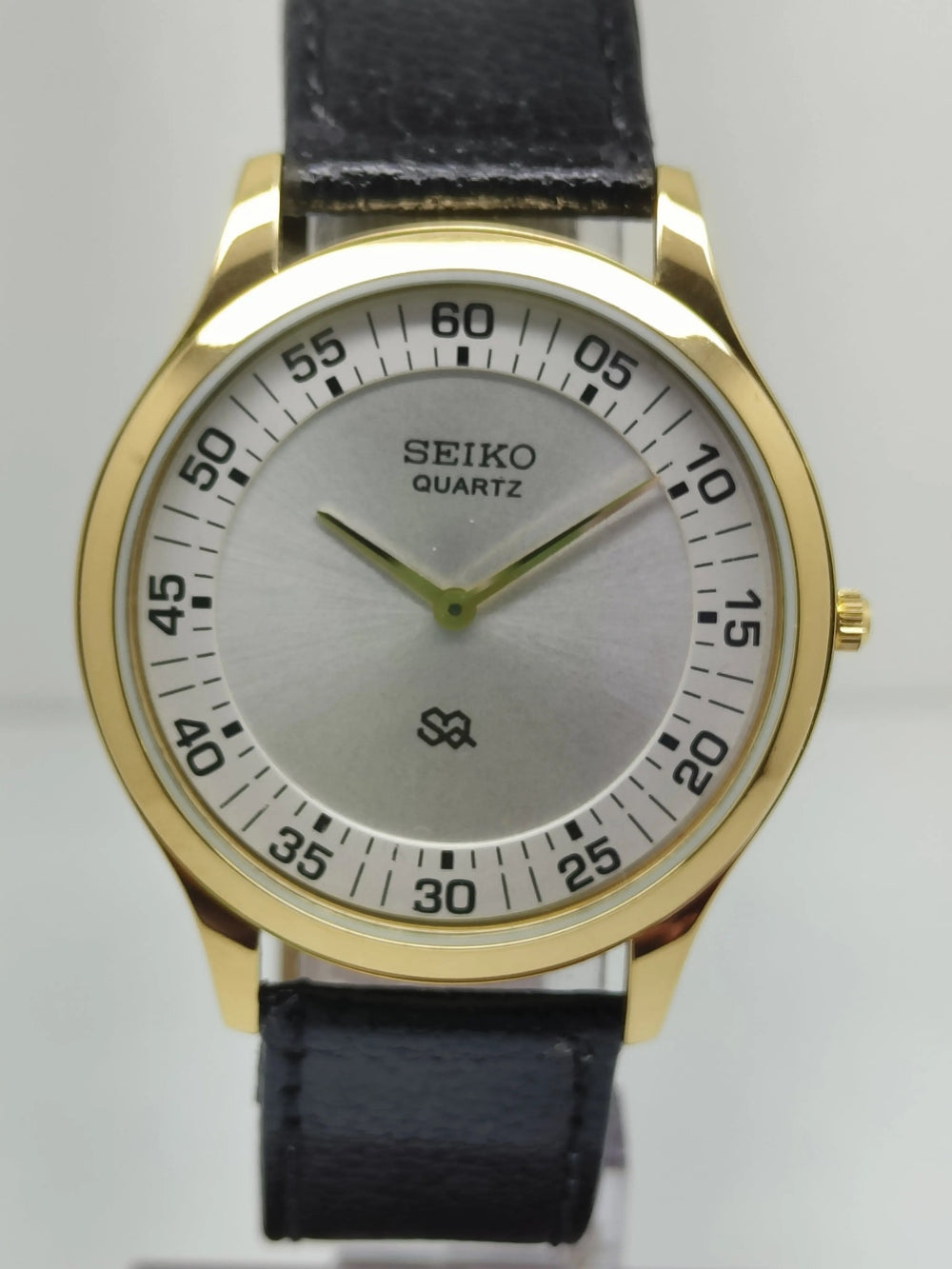 Seiko 5 Black aSeiko Silim Quartz Watch – Sleek, Durable & Stylish Timepiece for Men/WomenDial quartz Watch - National Watches