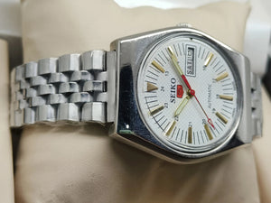 Seiko 5 Vintage Burgundy Dial – Refurbished Unique Piece National Watches