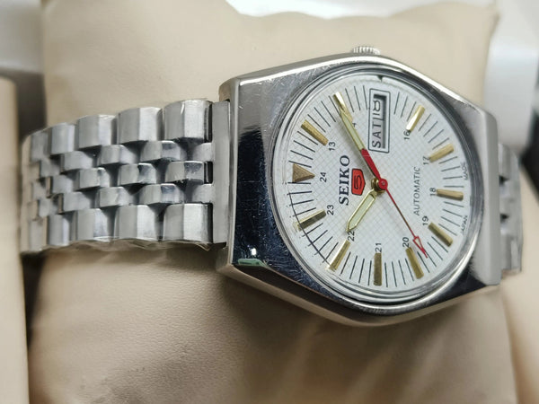 Seiko 5 Vintage Burgundy Dial – Refurbished Unique Piece National Watches