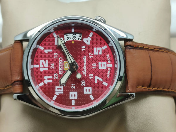 Seiko 5 Vintage Automatic – Leather & Bracelet Options National Watches