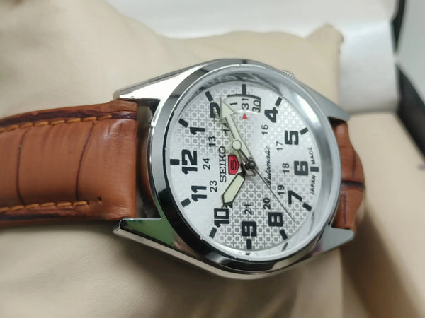 Seiko 5 Vintage Automatic – 21 Jewels Horology Classic National Watches