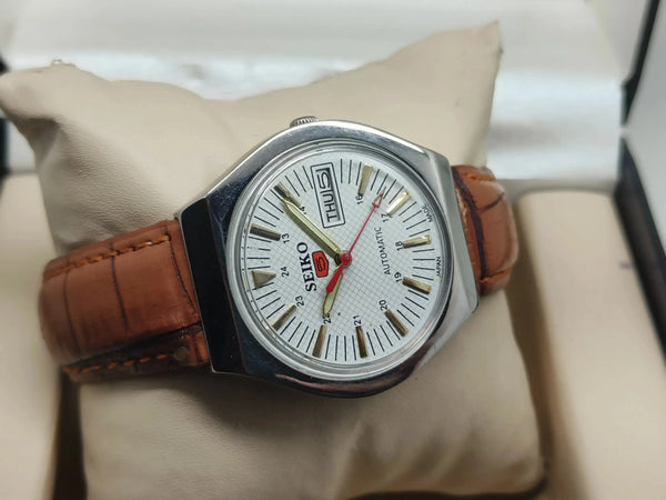 Seiko 5 Vintage Military Style – Refurbished Automatic National Watches