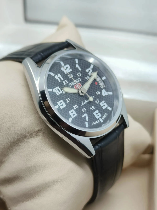 Seiko 5 Vintage Lime Green Dial – Refurbished Bold Style National Watches