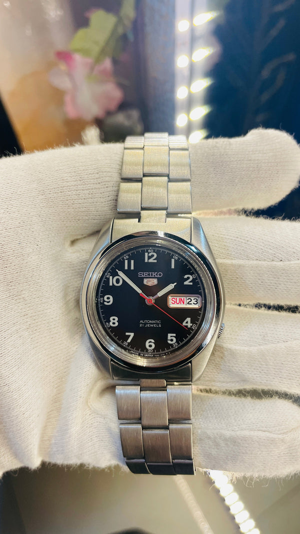 “Seiko Automatic Black Dial – Sporty Vintage with Red Seconds Hand” Rare Watch - National Watches World
