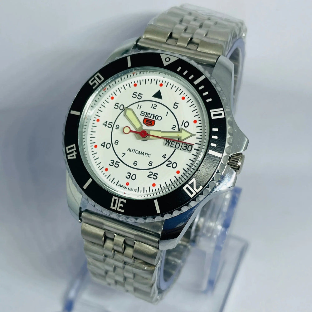 Seiko 5 Sports Mechanical Automatic with Rotating Bezel Original Movement Vintage Classic – 17 Jewels Refurbished watch National Watches