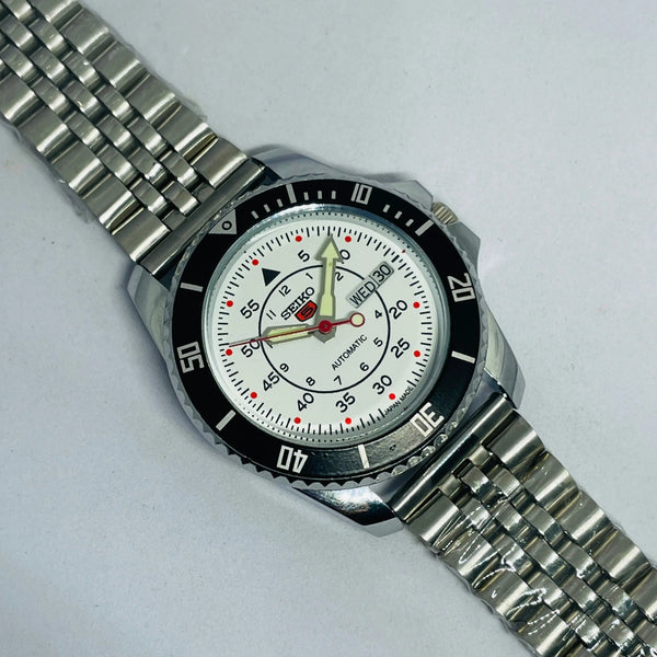 Seiko 5 Sports Mechanical Automatic with Rotating Bezel Original Movement Vintage Classic – 17 Jewels Refurbished watch National Watches