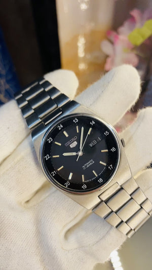 Seiko 5 Automatic Vintage Watch – Black Dial 24-Hour Style | 17 Jewels | Rare Classic Edition
