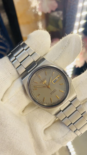 “Seiko Vintage Automatic Champagne Dial – Classic Day-Date Elegance”