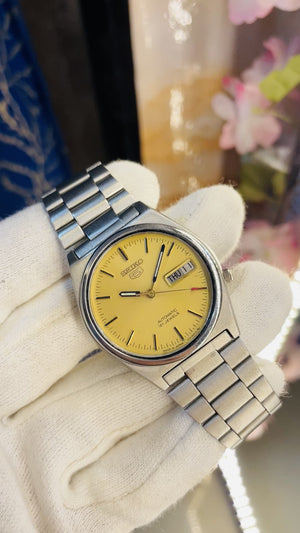 Seiko 5 Vintage Automatic Watch – Bold Yellow Dial | 21 Jewels | Day-Date | Timeless Everyday Luxury