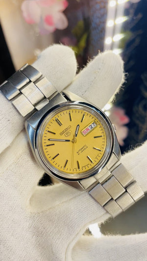 Seiko 5 Automatic Watch – Golden Yellow Dial | 21 Jewels | Day-Date | Timeless Vintage Classic