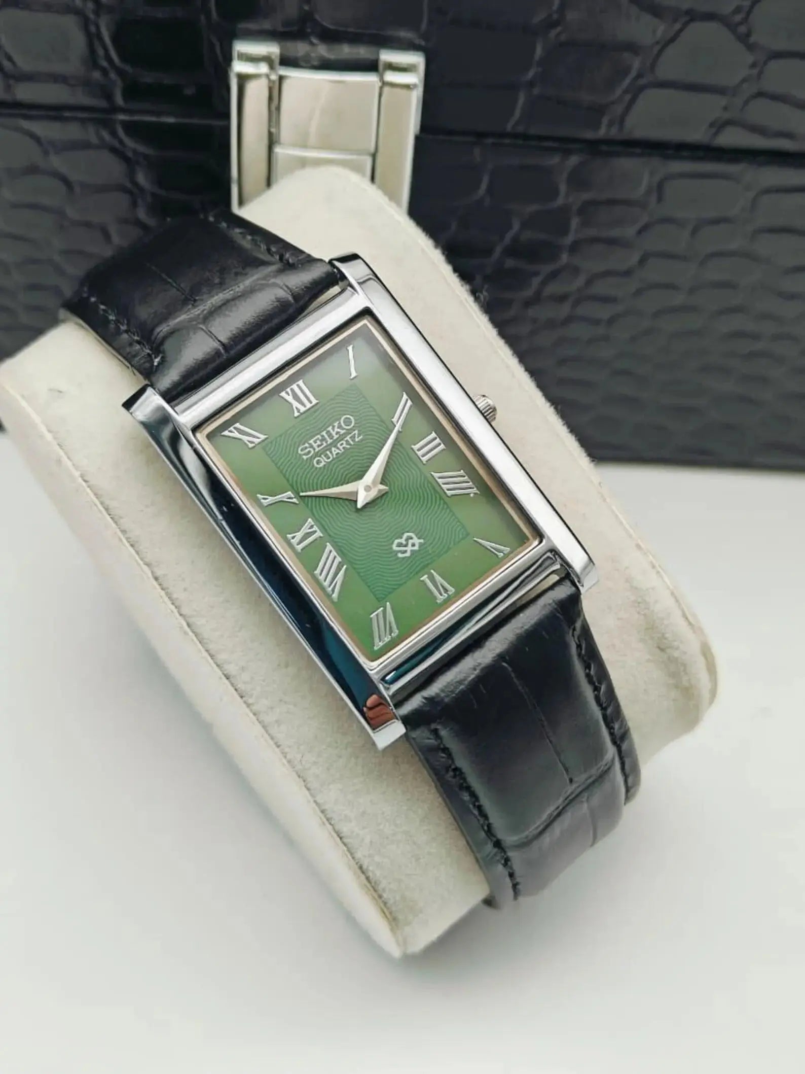 Seiko Vintage Tank Quartz - Luxury Men's Watch